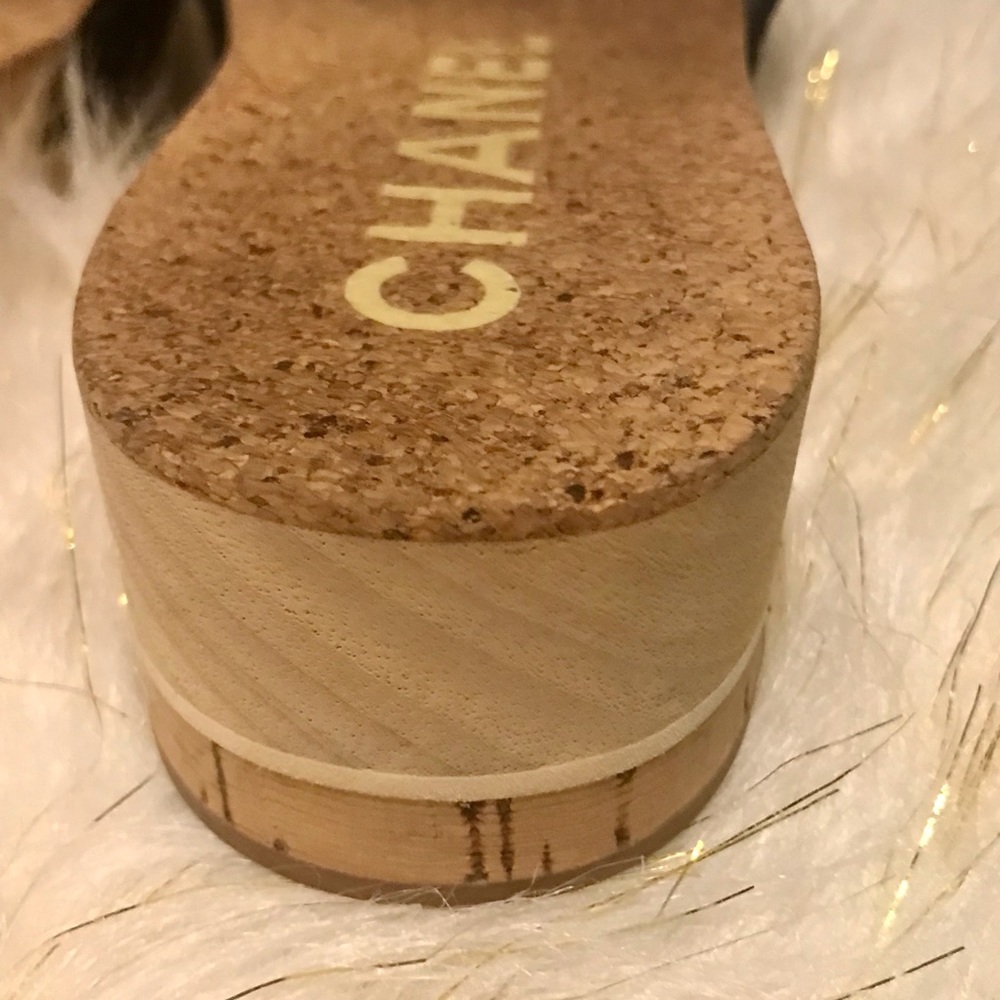 Chanel lovely slides Interlocking CC Logo  Patent leather and tweed❤️cork mules. - Picture 2 of 16